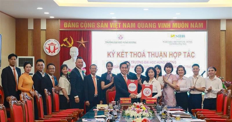 hai bên sẽ phối hợp triển khai chương trình thực tập/trải nghiệm thực tế tại các đơn vị trực thuộc của SHB dành riêng cho sinh viên của HVU