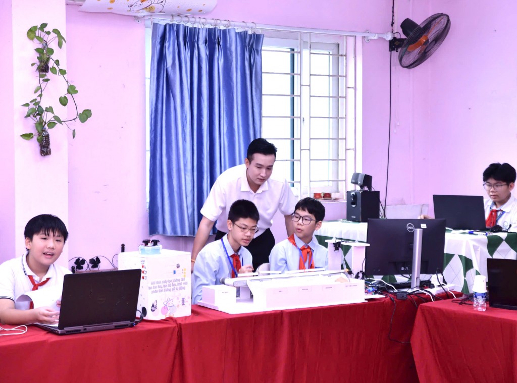 Thí sinh thi sản phẩm sáng tạo