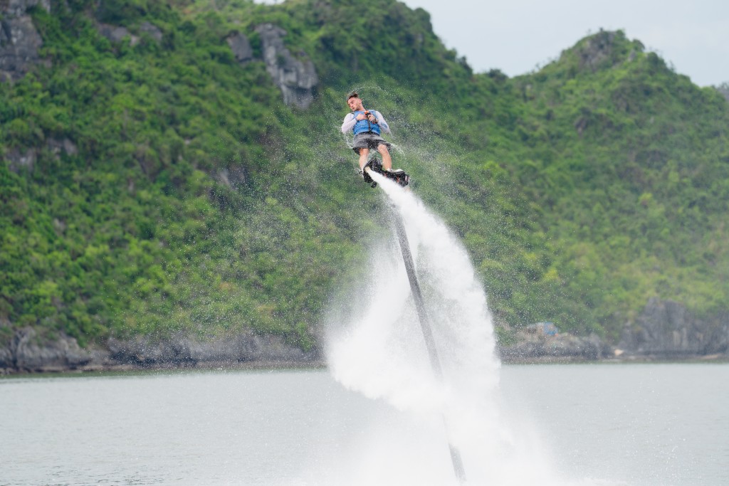 Những cú xoay flyboard đạt kỷ lục của vận động viên Tomasz Kubik