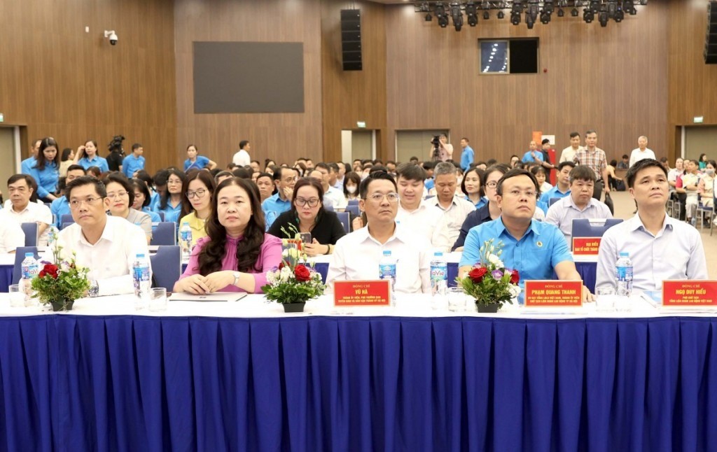 Chủ tịch UBND TP Hà Nội đối thoại với công nhân Thủ đô