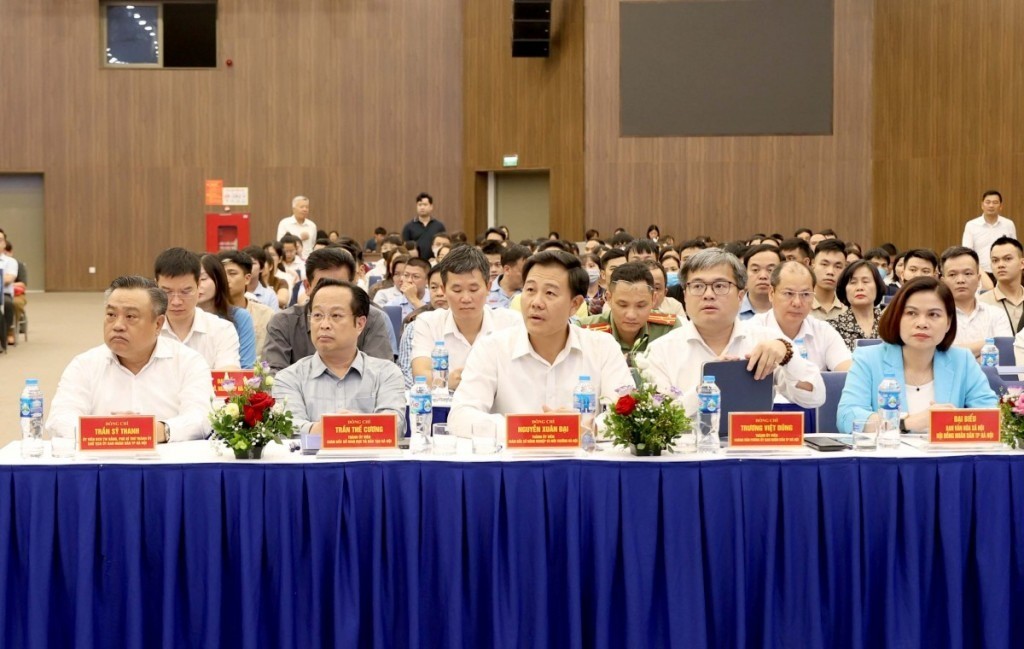 Chủ tịch UBND TP Hà Nội đối thoại với công nhân Thủ đô