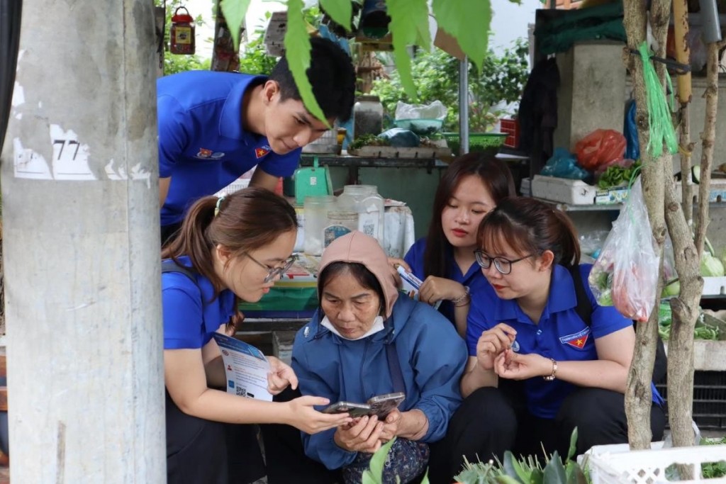 Trang bị kỹ năng số cho mọi người dân