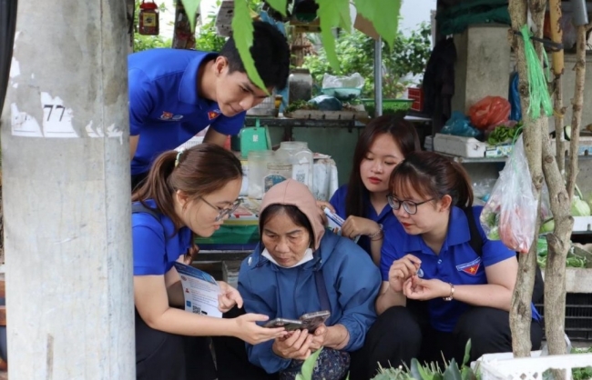 Trang bị kỹ năng số cho mọi người dân
