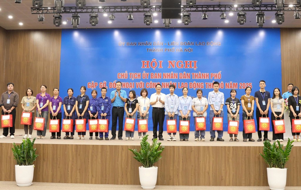 Chủ tịch UBND TP Hà Nội gỡ bài toán nhà ở xã hội cho công nhân