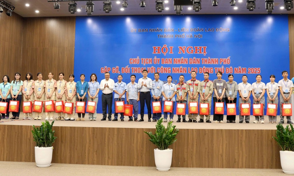 Chủ tịch UBND TP Hà Nội gỡ bài toán nhà ở xã hội cho công nhân