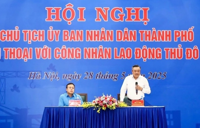 Chủ tịch UBND TP Hà Nội đối thoại với công nhân Thủ đô