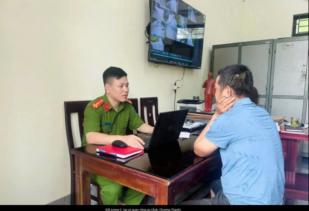 Đối tượng C. tại cơ quan công an