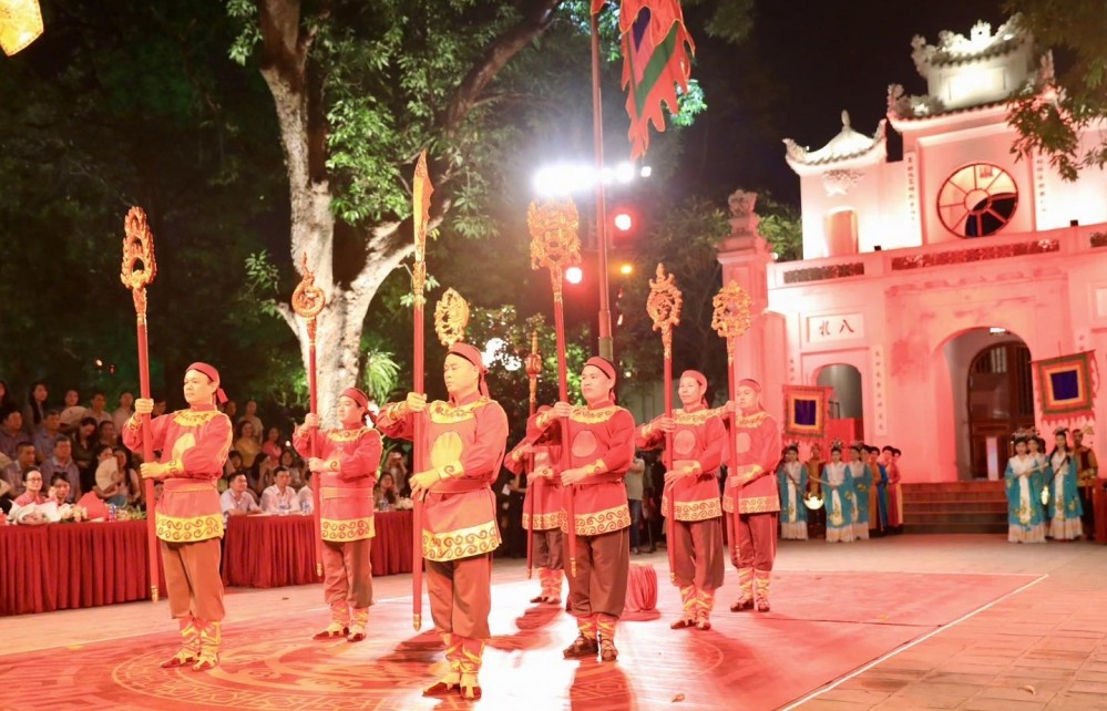 Tour đêm “Tiếng chuông Trấn Vũ” - Sản phẩm du lịch đặc sắc của Hà Nội