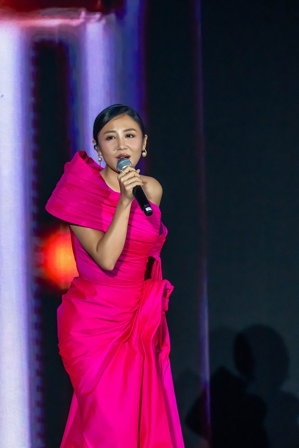Văn Mai Hương biểu diễn hit “Đại minh tinh” tại sự kiện quốc tế