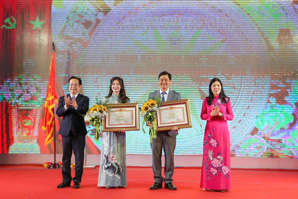 Trường THCS Cầu Giấy đón nhận Huân chương Lao động hạng Ba