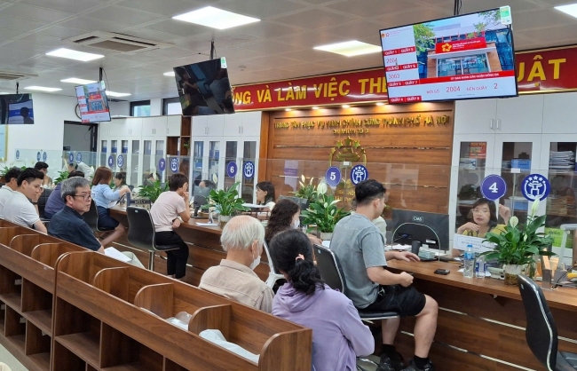 Thí điểm xây dựng hệ thống hỗ trợ trực tiếp, trực tuyến về TTHC
