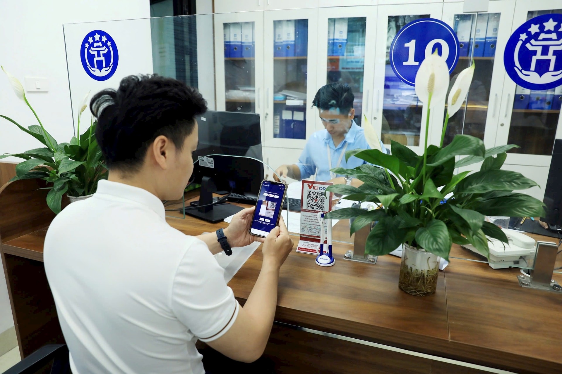 Thí điểm xây dựng hệ thống hỗ trợ trực tiếp, trực tuyến về TTHC