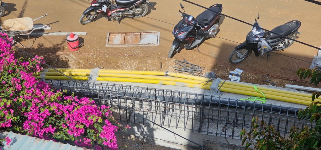 Nhà thầu thi công đường dẫn, đường dân sinh trở thành... đường cụt
