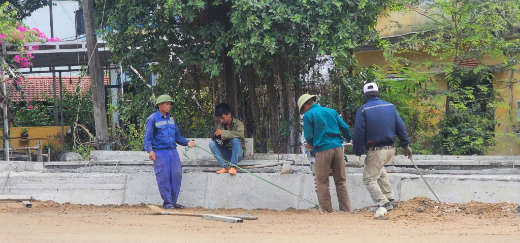 Nhà thầu thi công đường dẫn, đường dân sinh trở thành... đường cụt