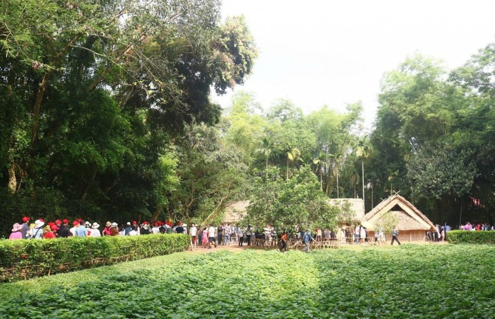 Lễ hội Làng Sen: Điểm hẹn tháng Năm