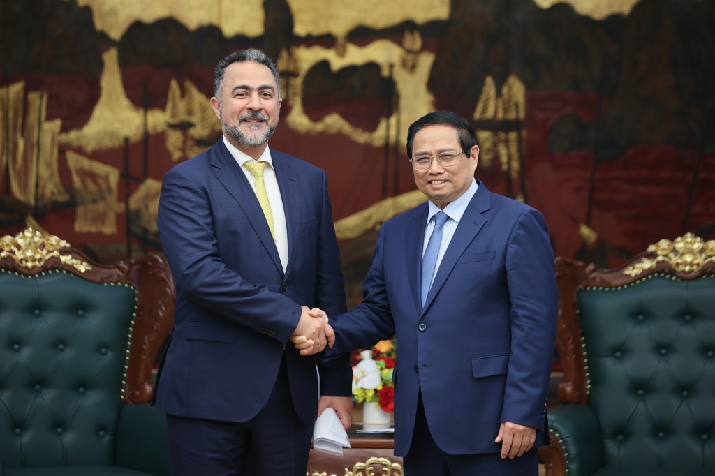 Thủ tướng Phạm Minh Chính tiếp Phó Chủ tịch Cơ quan đầu tư quốc gia Oman (OIA) Nasser bin Suliman Al Harthi - Ảnh: VGP/Nhật Bắc