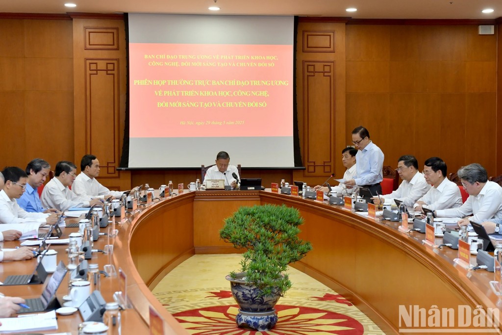 Quang cảnh Phiên họp Thường trực Ban Chỉ đạo Trung ương về phát triển khoa học, công nghệ, đổi mới sáng tạo và chuyển đổi số.