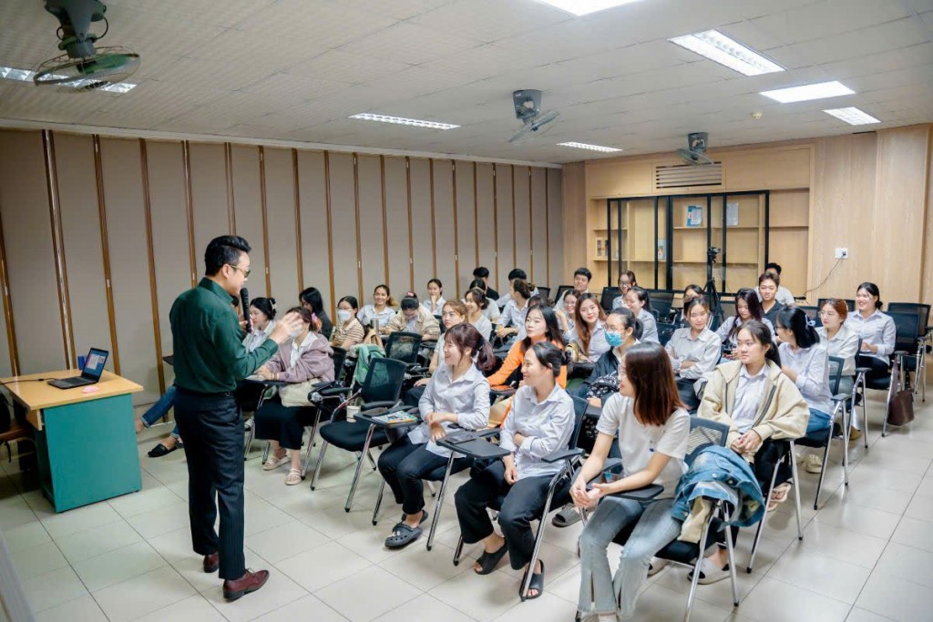 Các chương trình giảng dạy, tài liệu đào tạo dành cho giảng viên và sinh viên được các chuyên gia trong ngành du lịch, nhà hàng, khách sạn soạn thảo và xây dựng