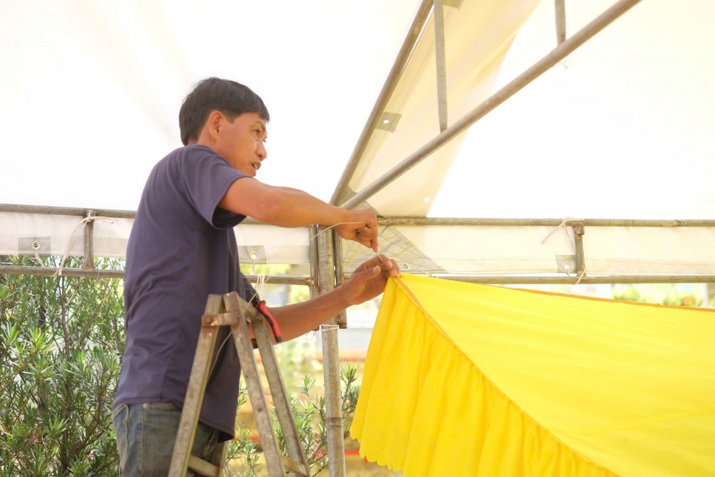 Khu vực lễ đài, không gian an vị xá lợi, chiêm bái và lễ nguyện đã thành hình với sự góp sức tích cực của đông đảo tăng ni, Phật tử 