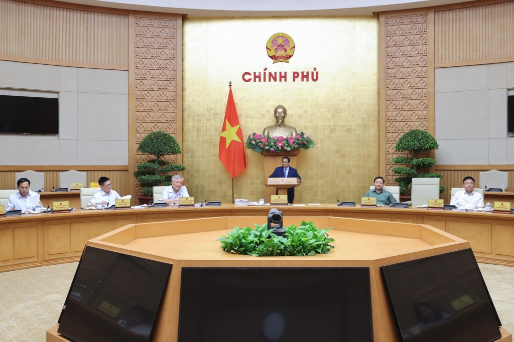 Thủ tướng yêu cầu các thành viên Chính phủ tiếp tục quán triệt nghiêm túc chỉ đạo của Bộ Chính trị về phân cấp, phân quyền nhằm nâng cao hiệu lực, hiệu quả hoạt động của hệ thống chính trị, đáp ứng yêu cầu phát triển đất nước trong kỷ nguyên mới - Ảnh: VGP/Nhật Bắc