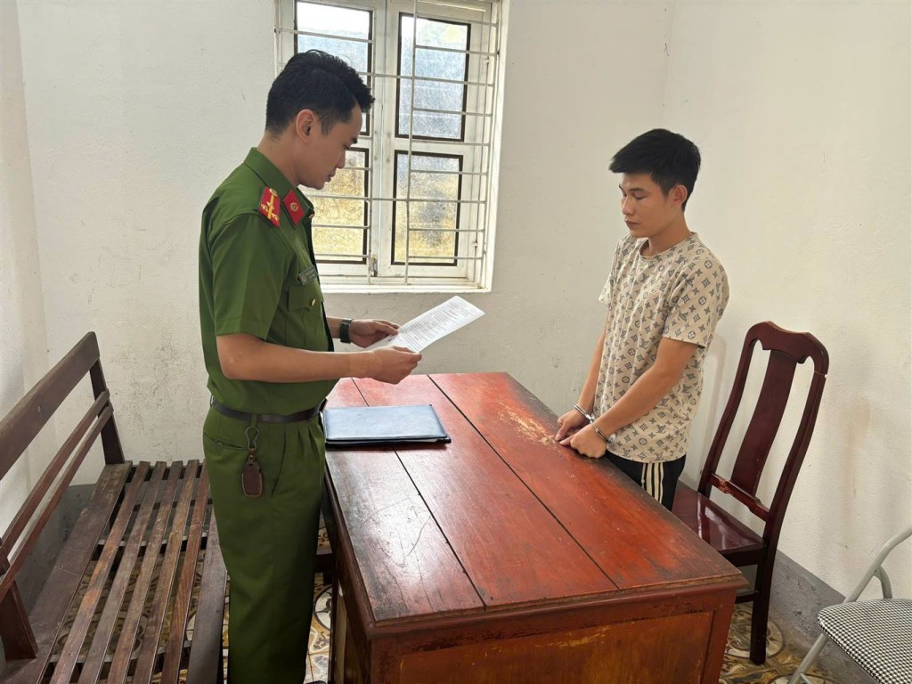 Đối tượng Phương Văn Thế tại cơ quan Công an