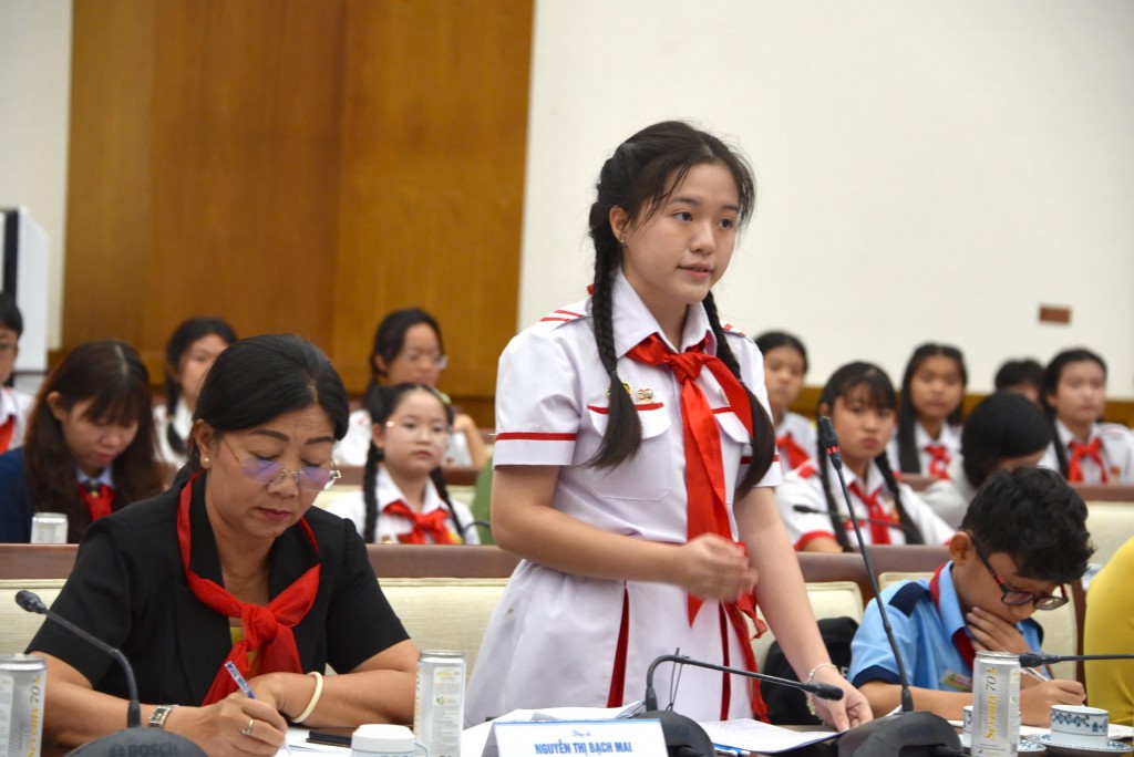 Các đại biểu thiếu nhi TP Hồ Chí Minh nêu đề