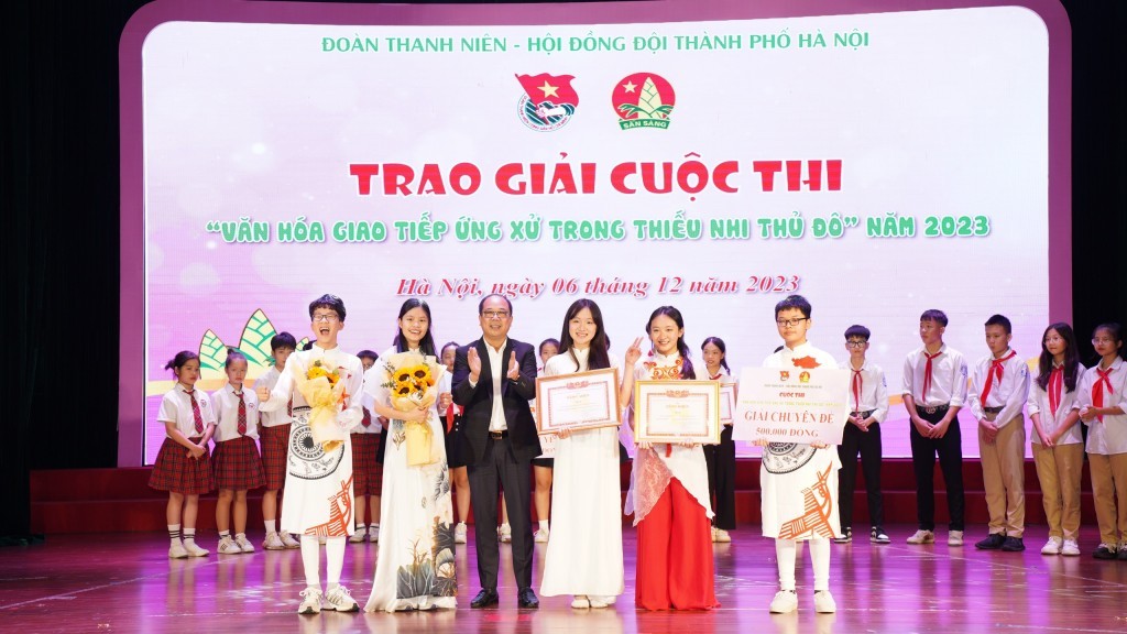 Thiếu nhi Thủ đô thanh lịch, văn minh