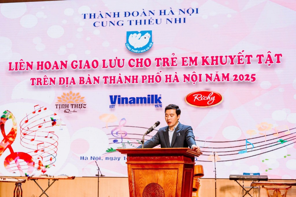 Trao yêu thương, gửi nụ cười