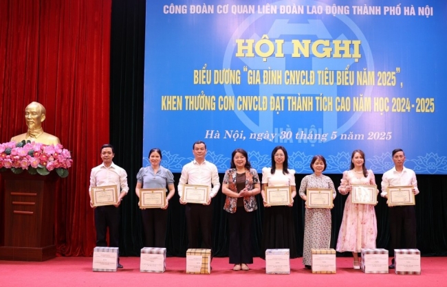 Biểu dương 33 gia đình công nhân, viên chức tiêu biểu năm 2025
