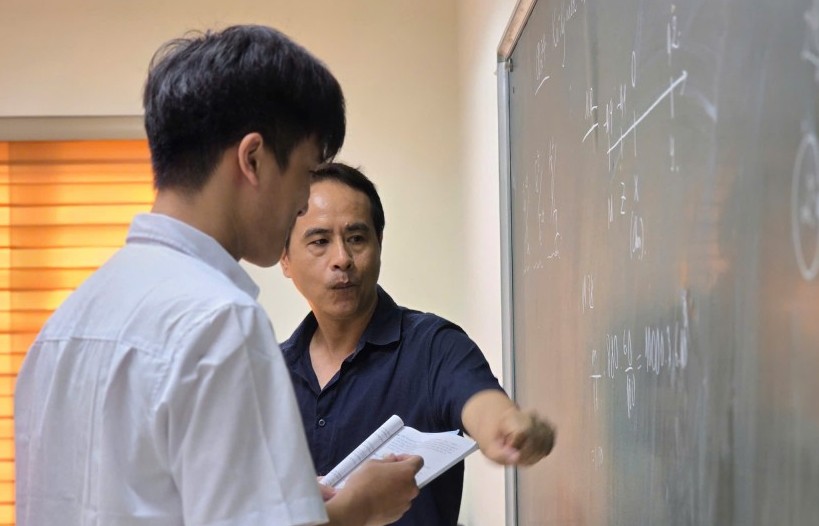 Những người đồng hành thầm lặng cùng sĩ tử