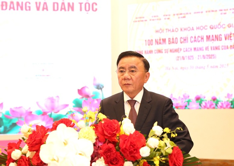 Ủy viên Bộ Chính trị, Thường trực Ban Bí thư Trần Cẩm Tú phát biểu tại hội thảo