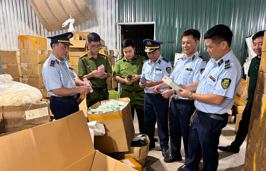 Quyết liệt ngăn chặn, xử lý hàng giả, hàng nhái