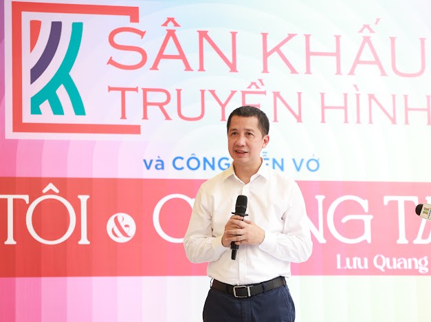 Nhà báo Nguyễn Kim Khiêm - Tổng Giám đốc Đài Phát thanh và Truyền hình Hà Nội khẳng định những tác phẩm được diễn trên “Sân khấu truyền hình” mang đầy hơi thở thời đại, cổ vũ công cuộc vươn mình của đất nước