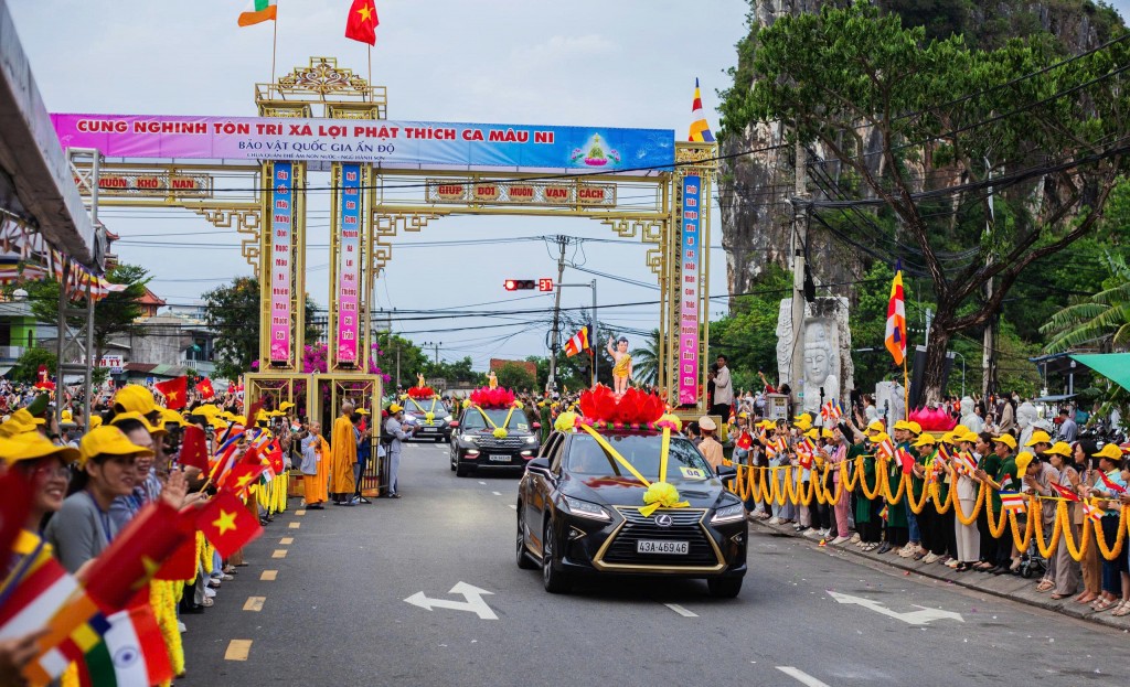 Dòng người xúc động chiêm bái xá lợi Đức Phật tại Đà Nẵng