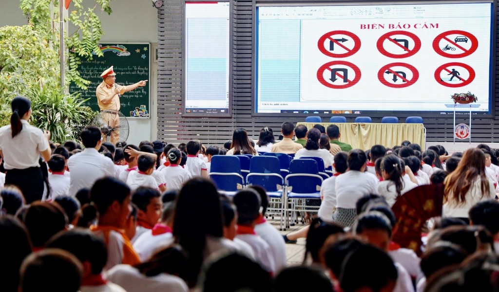 An toàn giao thông qua góc nhìn trẻ thơ