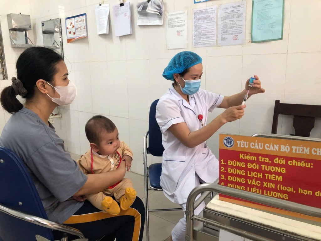 Triển khai các hoạt động tiêm vắc xin phòng sởi cho trẻ em trong độ tuổi
