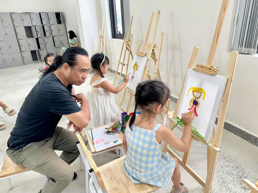 Một buổi học vẽ của các bạn nhỏ tại Cung Thiếu nhi Hà Nội