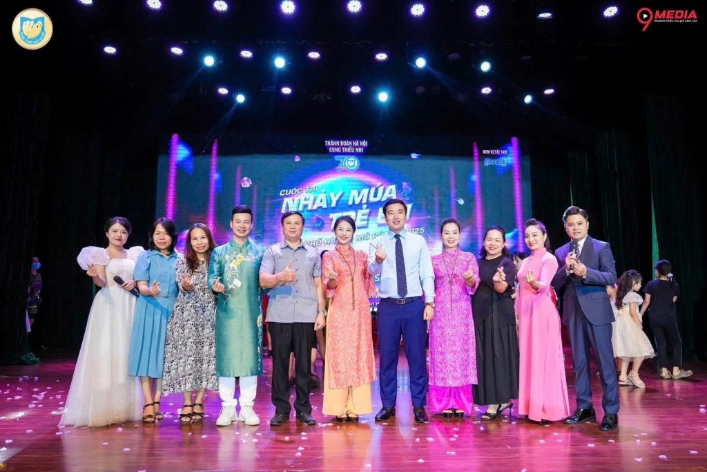 Các cán bộ, giáo viên Cung Thiếu nhi Hà Nội