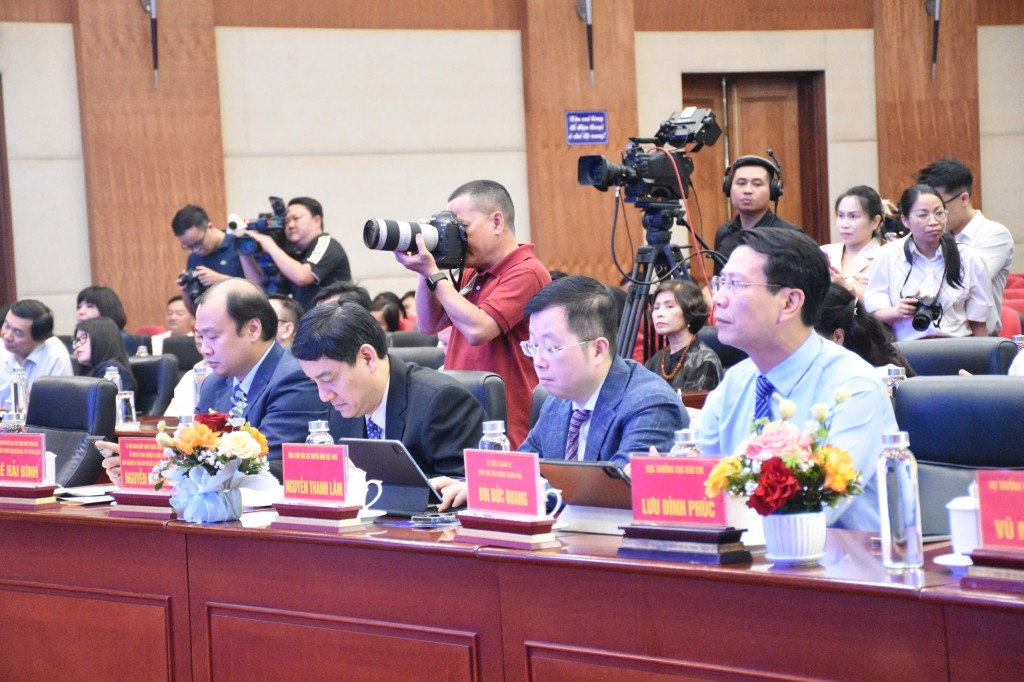 Các đại biểu tham dự chương trình