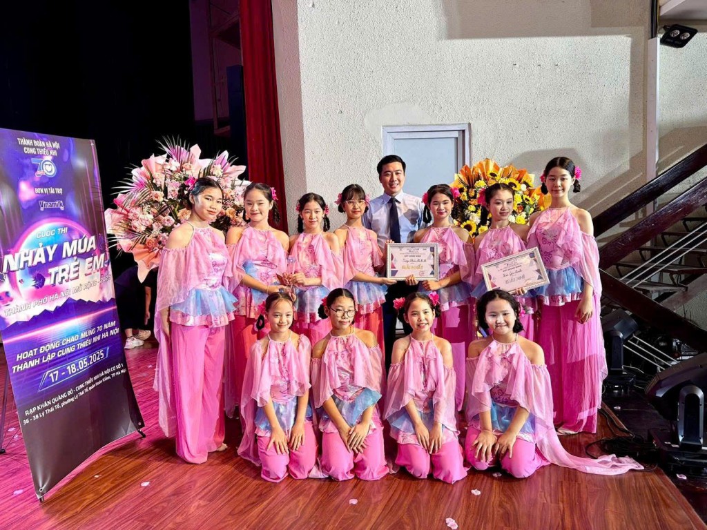 Các thiếu nhi thi tài trong cuộc thi do Cung Thiếu nhi Hà Nội tổ chức