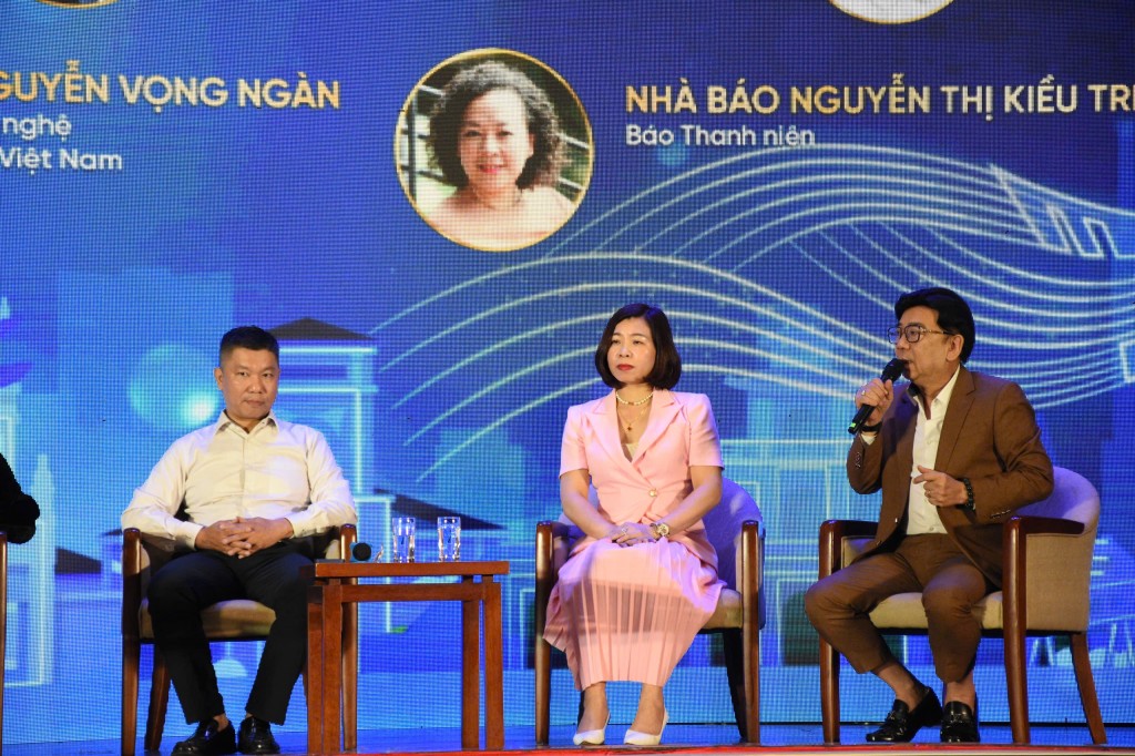 Đại biểu thảo luận tại diễn đàn