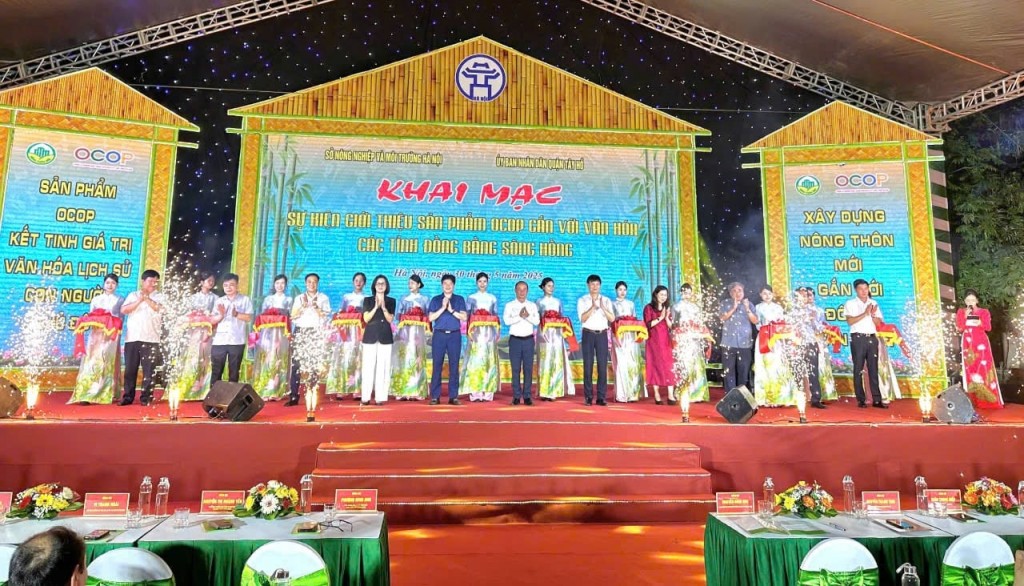 Hà Nội khai mạc sự kiện giới thiệu sản phẩm OCOP gắn với văn hóa các tỉnh Đồng bằng sông Hồng