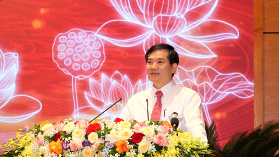 Đồng chí Vũ Quyết Tiến, Phó Bí thư Tỉnh ủy, phát biểu tại hội nghị.