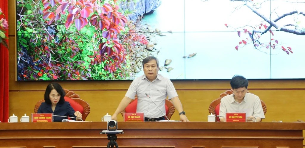 Đồng chí Vũ Đại Thắng, Bí thư Tỉnh ủy Quảng Ninh đề xuất các giải pháp tháo gỡ đối với một số vấn đề đang là điểm nghẽn hiện nay như: giải ngân vốn đầu tư công, tháo gỡ khó khăn cho các dự án đầu tư ngoài ngân sách, thu hút các dự án đầu tư mới.