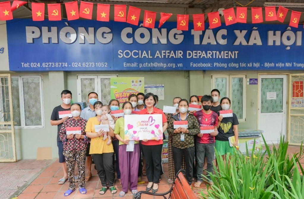 ROX Share tặng quà 1/6 cho bệnh nhi khó khăn