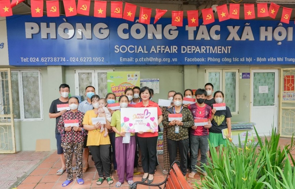 ROX Share tặng quà 1/6 cho bệnh nhi khó khăn