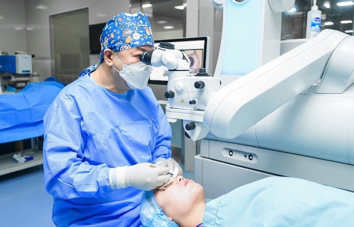 Bước tiến mới trong điều trị tật khúc xạ tại Việt Nam