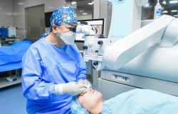 Bước tiến mới trong điều trị tật khúc xạ tại Việt Nam