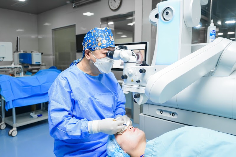 Bước tiến mới trong điều trị tật khúc xạ tại Việt Nam