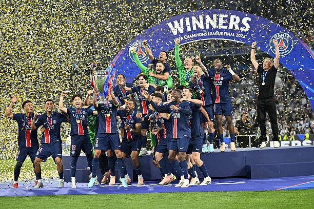 Huấn luyện viên Khánh Hòa vừa bị bắt từng là vua phá lưới V-League